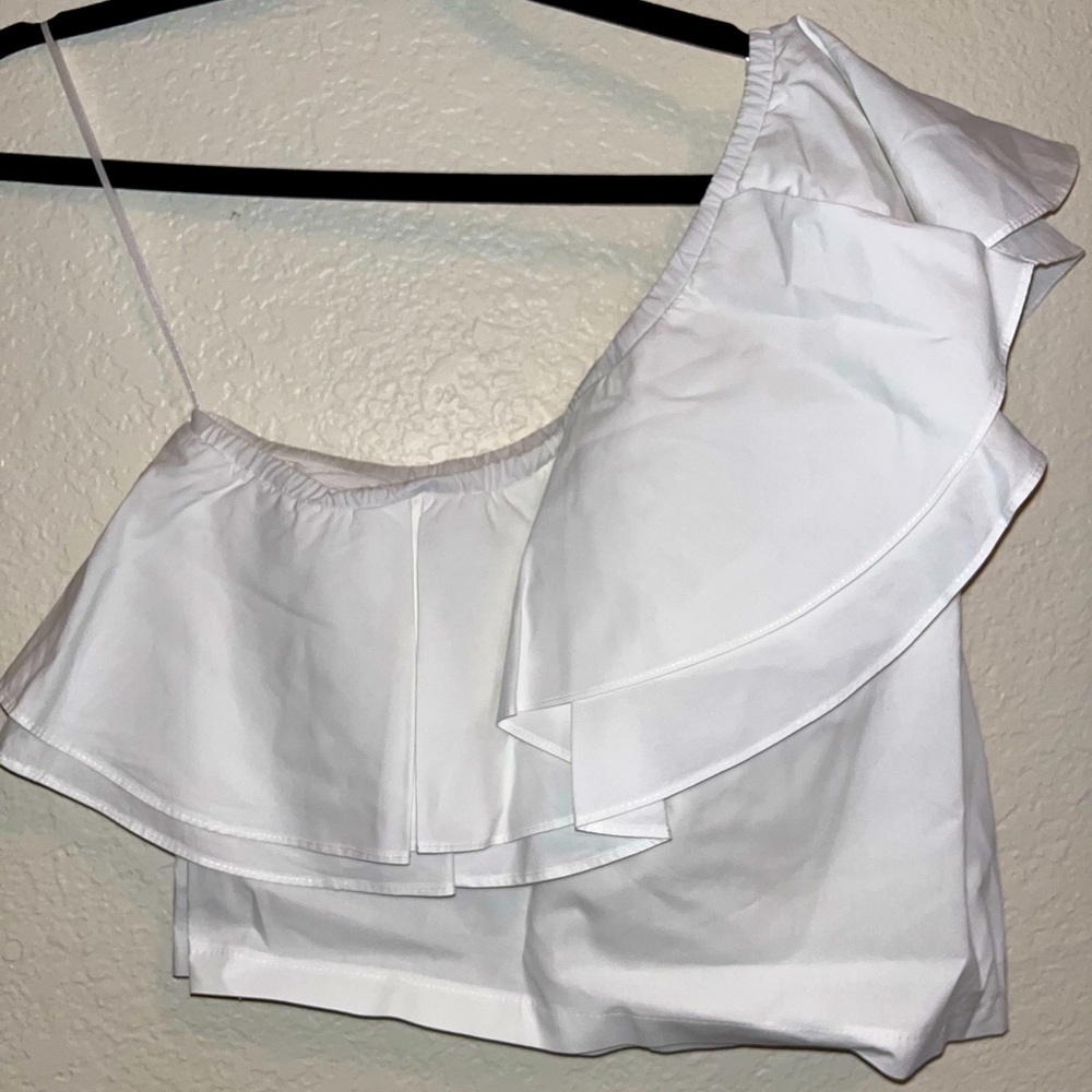 Ruffled, one shoulder, cropped top.